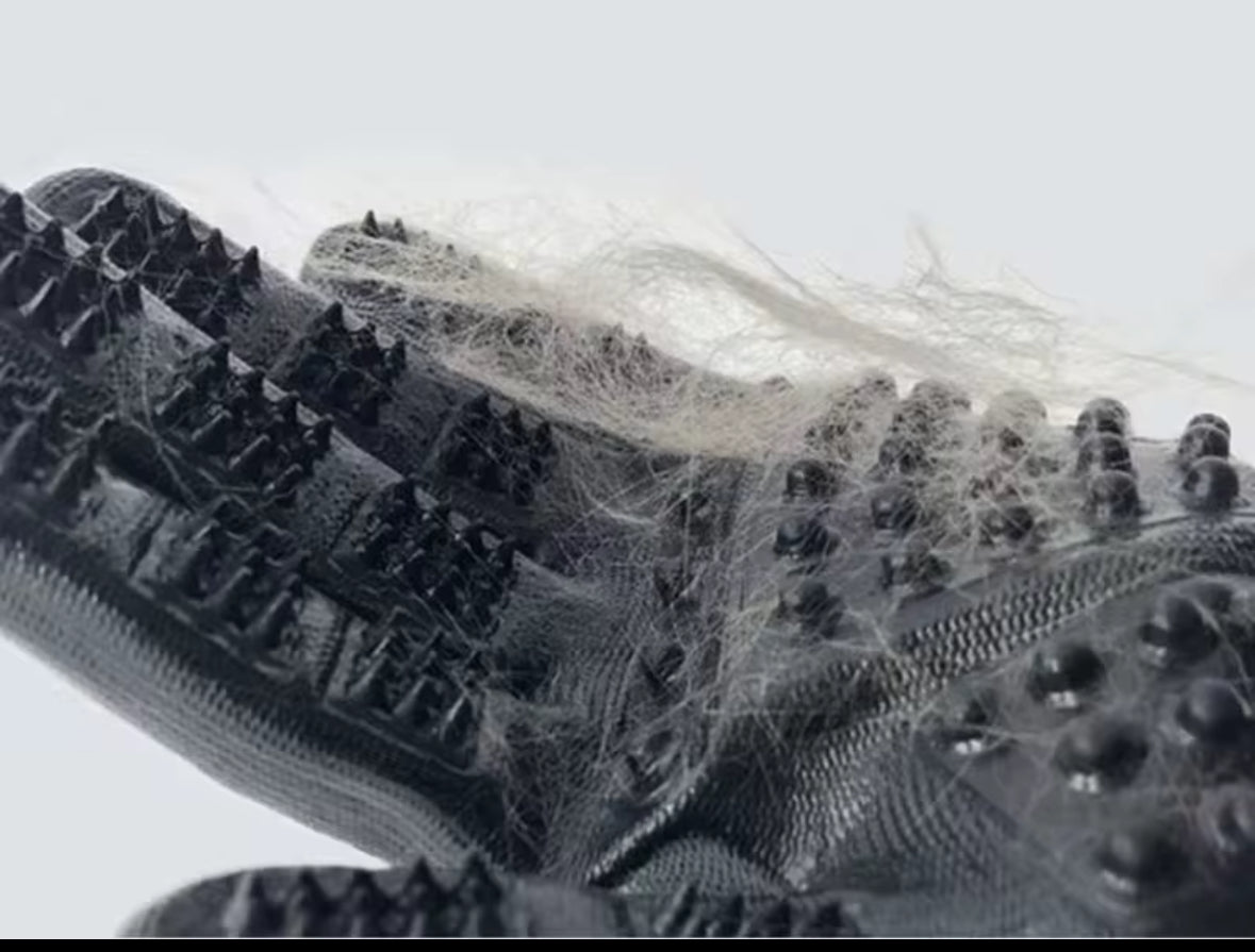 Groom, massage og vaske handsker som er virkelig gode. Fjerner hår i bilen Oma.